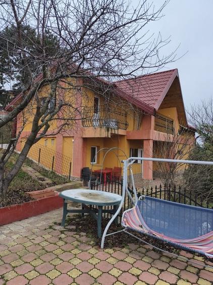 Casă cu 4 camere cu Teren 450 Mp în Bucium
