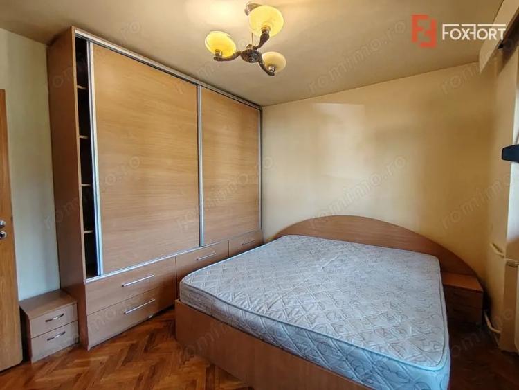 Apartament cu 4 camere decomandat, mobilat în Central