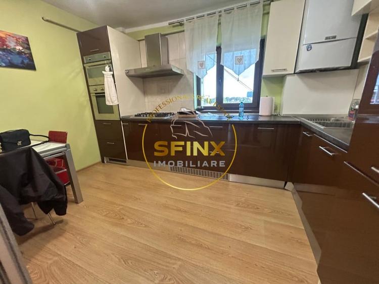 Apartament cu 3 camere decomandat, mobilat în Victoriei