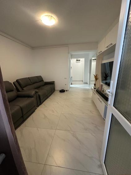 Apartament cu 4 camere semidecomandat în Bragadiru