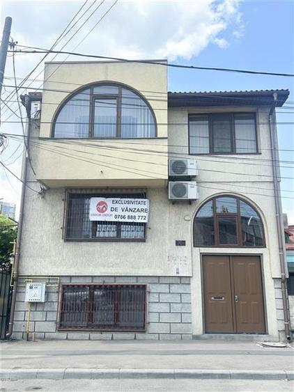 Casă individuală cu 8 camere cu Canalizare în Casa de Cultură