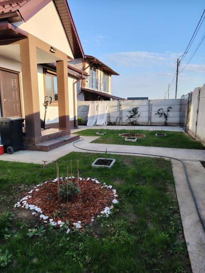 Casă cu 4 camere în Cazasu