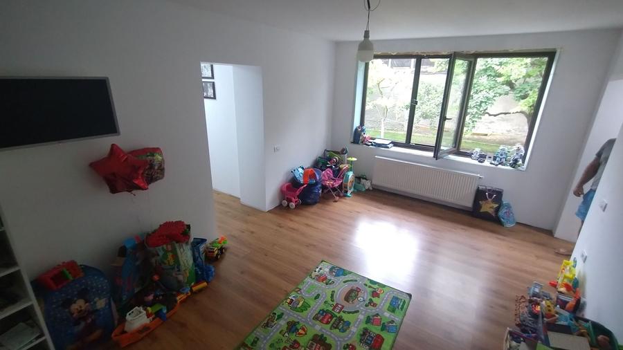 Casă individuală cu 5 camere cu Canalizare în Coiciu