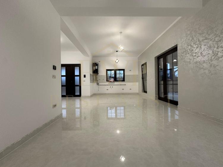 Duplex cu 5 camere cu Canalizare în Giroc