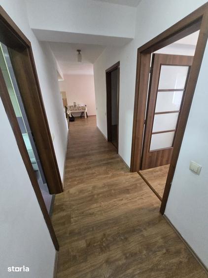 Apartament cu 3 camere decomandat în Florești
