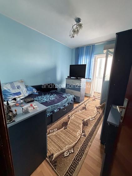 Vand apartament cu 4 camere sector 4 Berceni