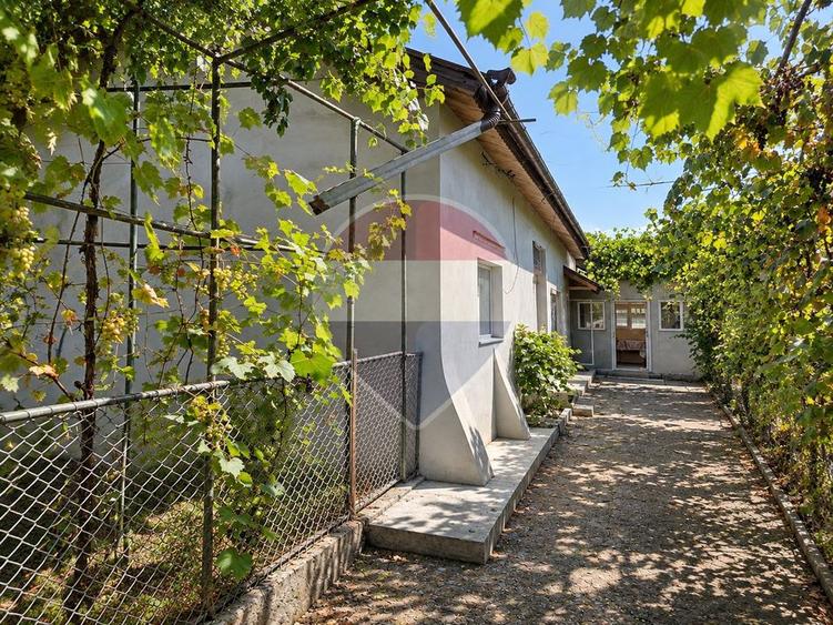 | Casă 3 camere | teren 2800 mp |  Judetul Dambovita | - 1