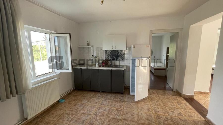 Casă individuală cu 8 camere cu Canalizare în Mierlău