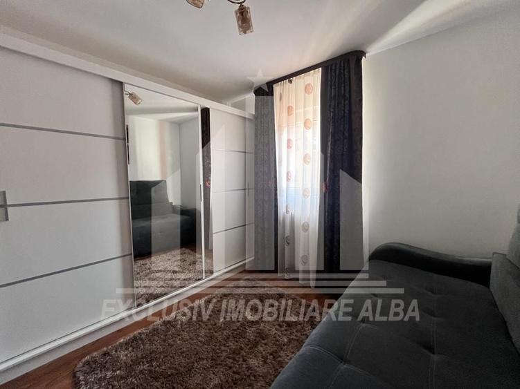 Apartament cu 3 camere semidecomandat în Cetate