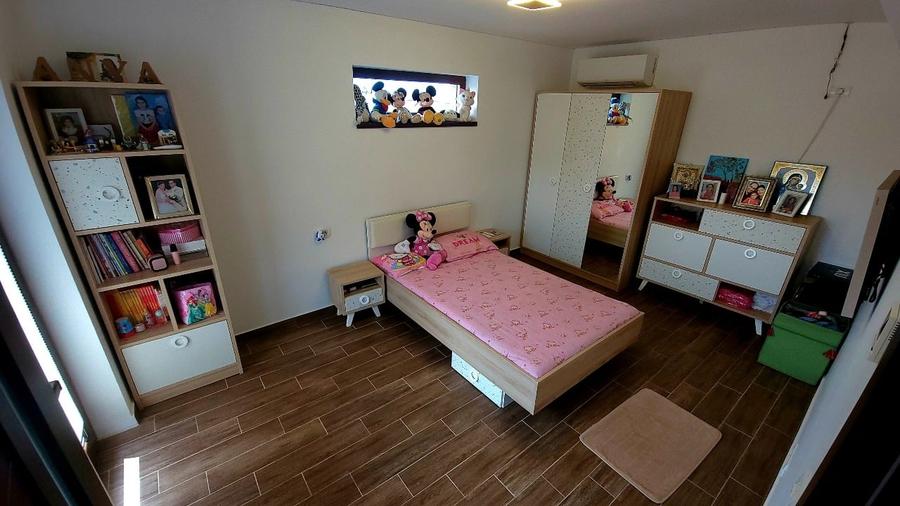 Casă individuală cu 5 camere cu Canalizare în Central