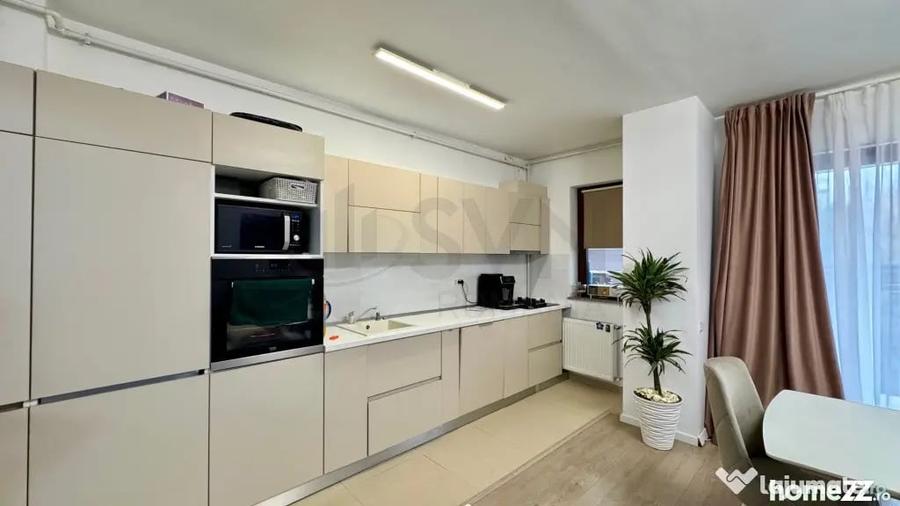 Apartament cu 3 camere semidecomandat în Sisești