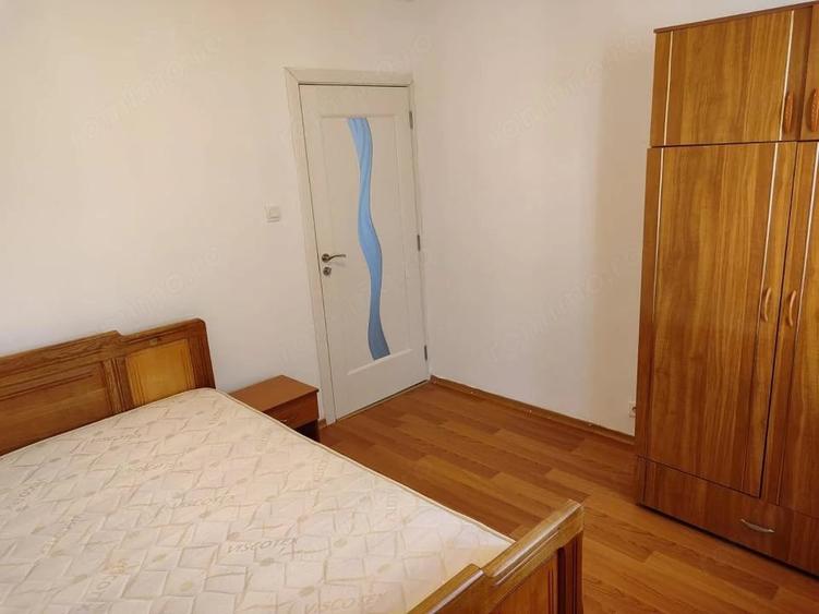 Apartament cu 3 camere decomandat în Milcov