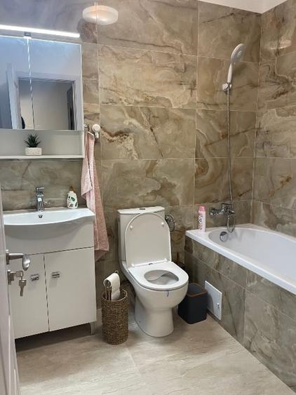 Casă cu 3 camere cu Canalizare în Central