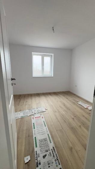 Apartament cu 3 camere decomandat în 2 Moldoveni