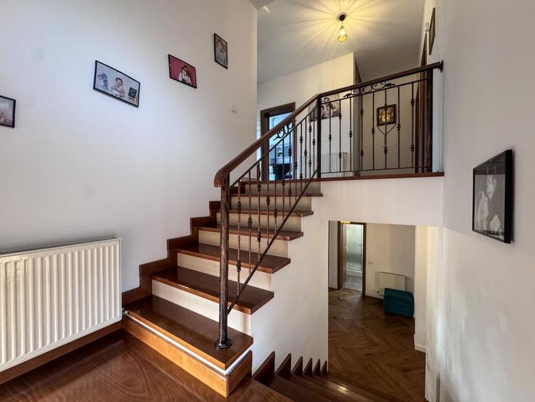 Casă individuală cu 5 camere cu Canalizare în Ovidiu