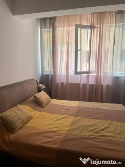 Apartament cu 3 camere decomandat în Florești