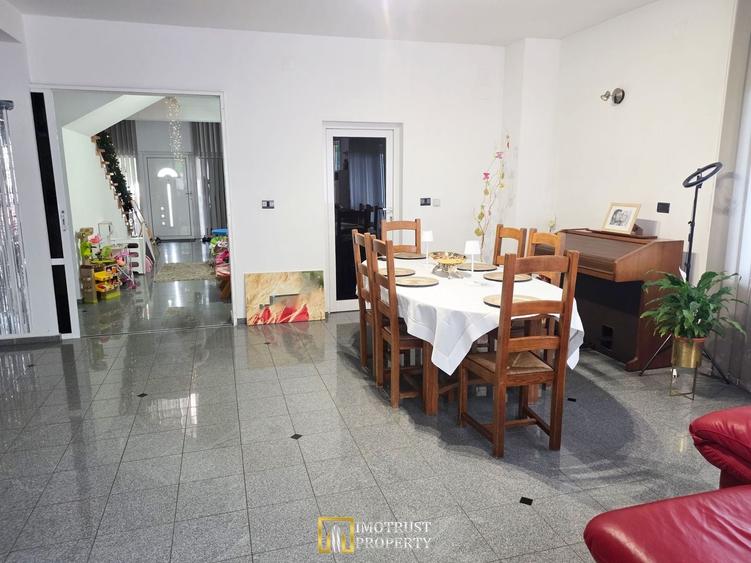 Casă individuală cu 10 camere cu Piscina în Aradul Nou
