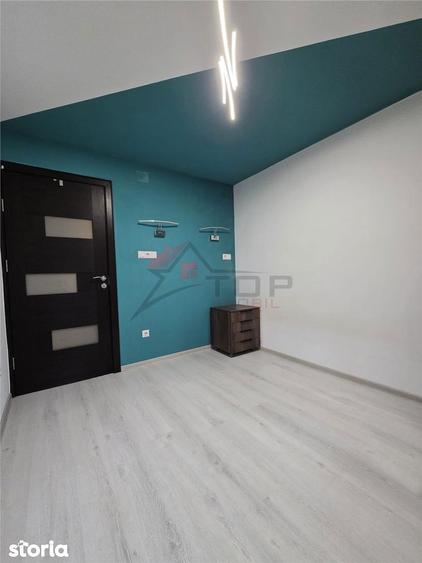 Apartament cu 3 camere semidecomandat în Podu Roș