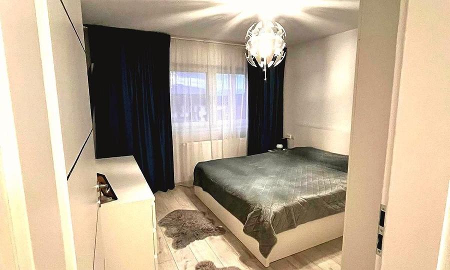 Apartament cu 3 camere decomandat, mobilat în Turnișor