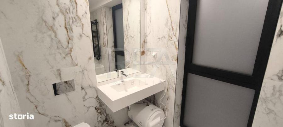 Apartament cu 3 camere semidecomandat, mobilat în Tei