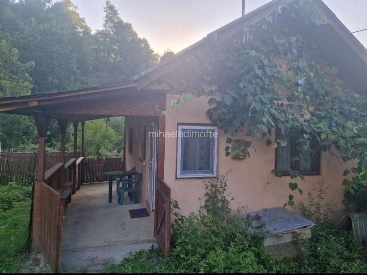 Casă cu 2 camere cu Teren 370 Mp în Șipot
