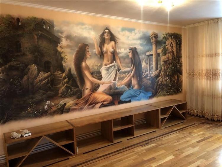 Apartament cu 4 camere decomandat în Central
