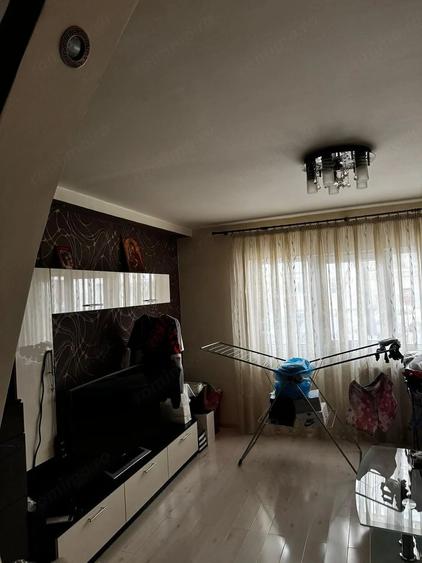 Apartament cu 3 camere decomandat în Drumul Taberei