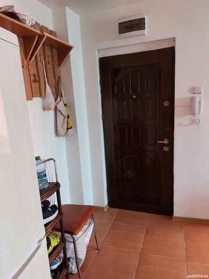 Apartament cu 3 camere semidecomandat în Brezoi