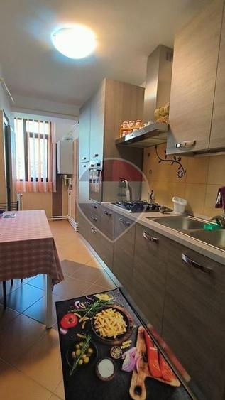 Apartament cu 2 camere decomandat, mobilat în Micro 13