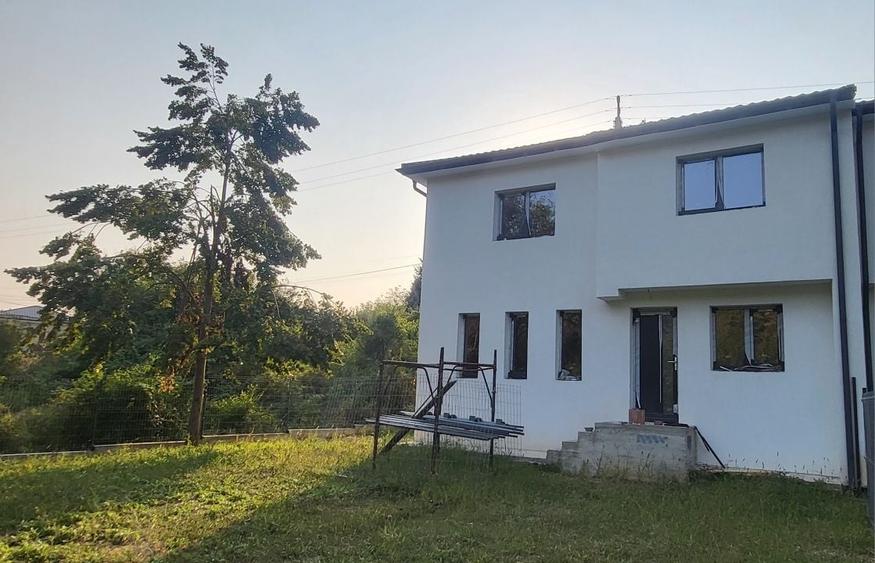 Casă cu 4 camere în Viforâta