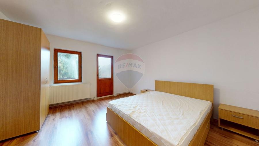 Casă cu 7 camere cu Teren 986 Mp în Plaiul Foii