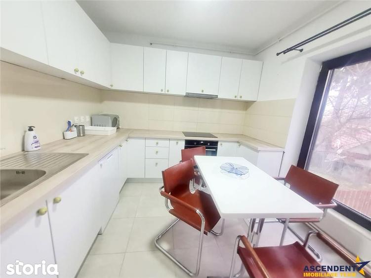 Casă cu 4 camere cu Teren 500 Mp în Central