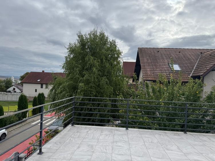 Casă individuală cu 5 camere cu Canalizare în Șura Mică
