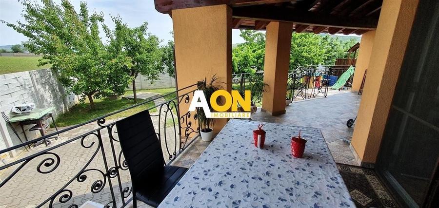 Casă individuală cu 6 camere cu Canalizare în Șard
