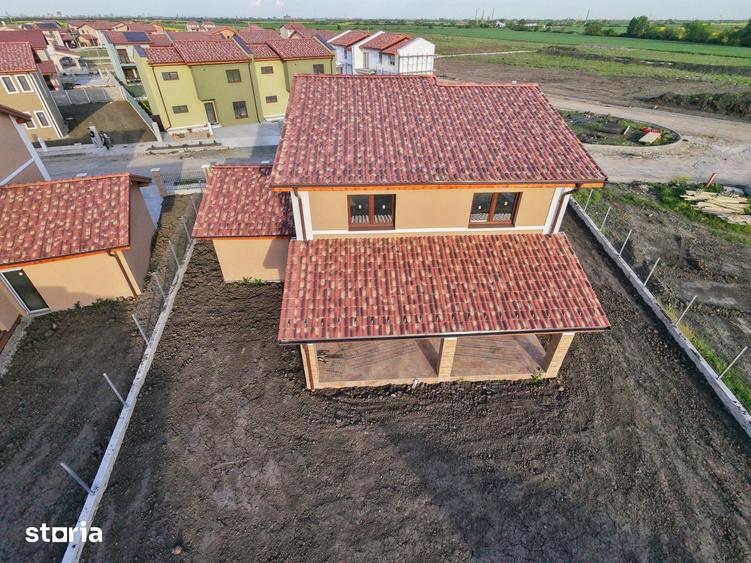 Casă cu 6 camere cu Teren 589 Mp în Săcălaz