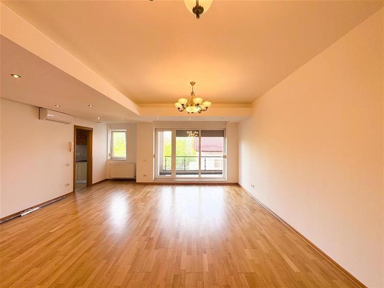 Apartament cu 4 camere decomandat, mobilat în Herăstrău