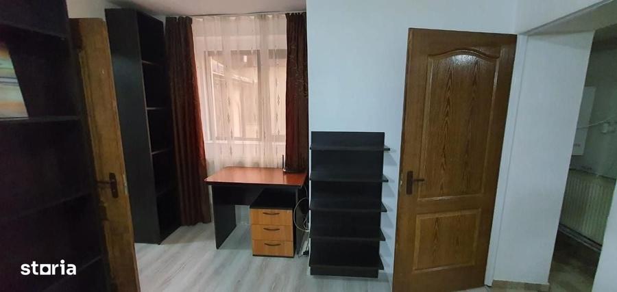 Apartament cu 2 camere semidecomandat în Tei