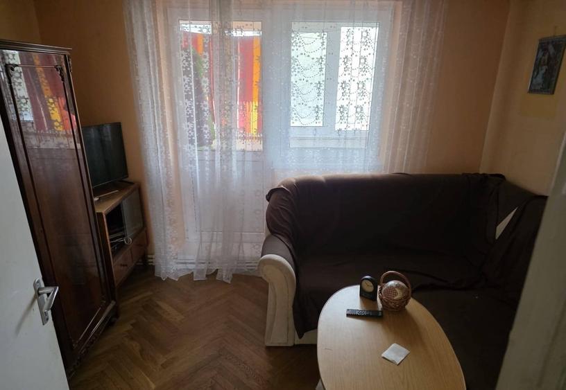 Apartament cu 4 camere decomandat în Central