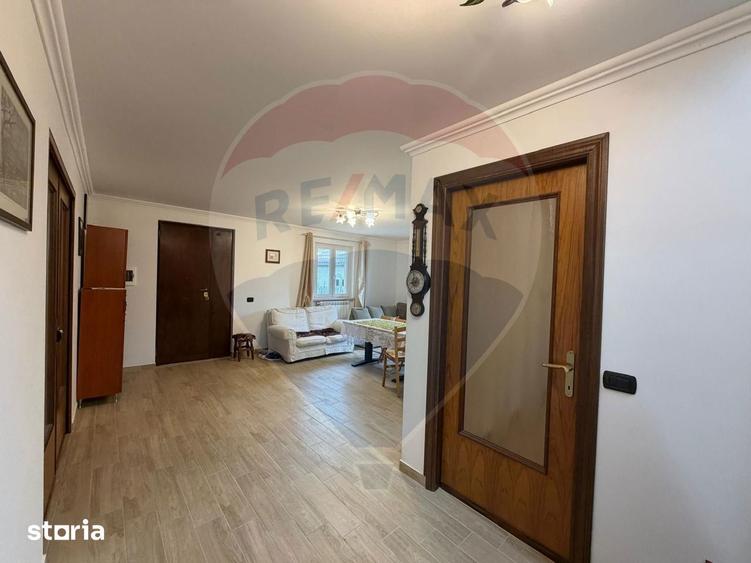 Casă cu 5 camere cu Teren 2566 Mp în Bolotești
