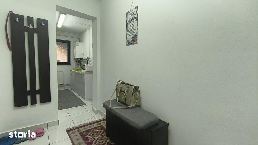 Apartament cu 4 camere decomandat în Piața Centrală