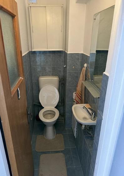 Apartament cu 3 camere semidecomandat, mobilat în Apusului