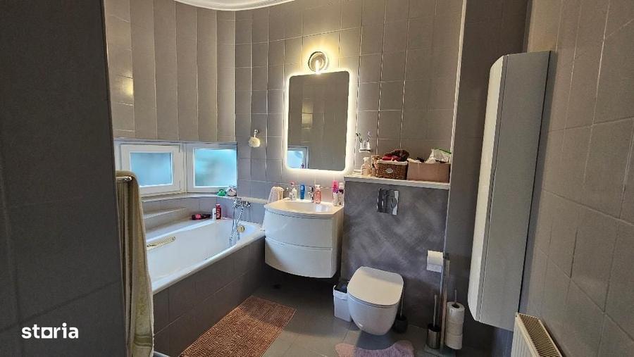 Casă cu 4 camere în Cetate