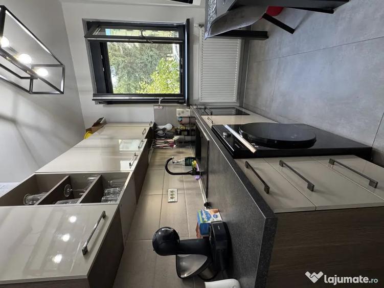 Apartament cu 2 camere semidecomandat în 1 Mai