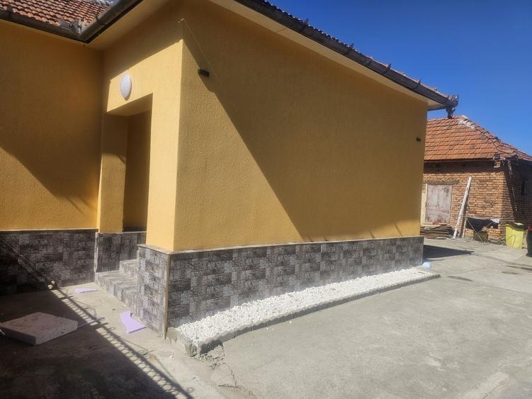 Casă cu 4 camere în Cărand