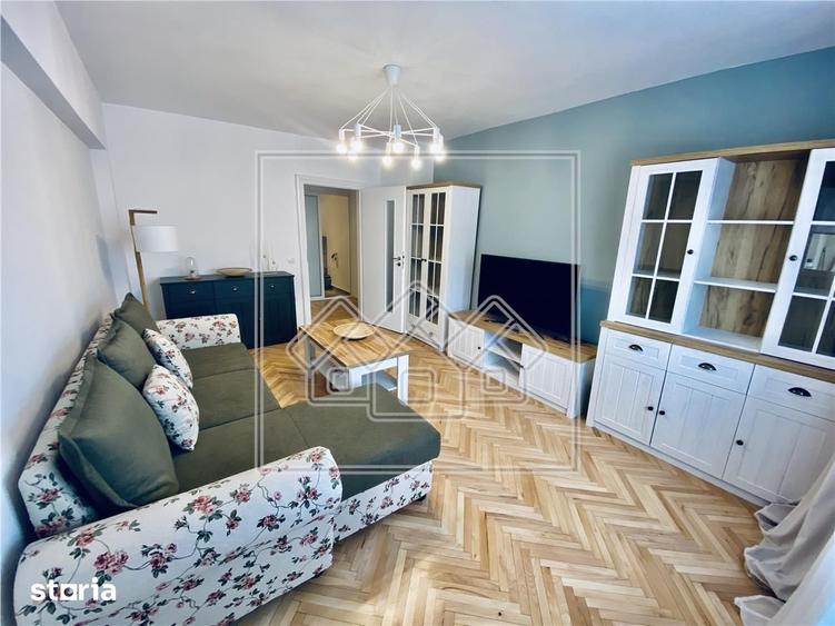 Apartament cu 3 camere decomandat în Turnișor