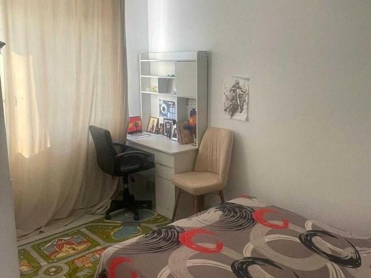 Apartament cu 3 camere decomandat, mobilat în Valea Rosie