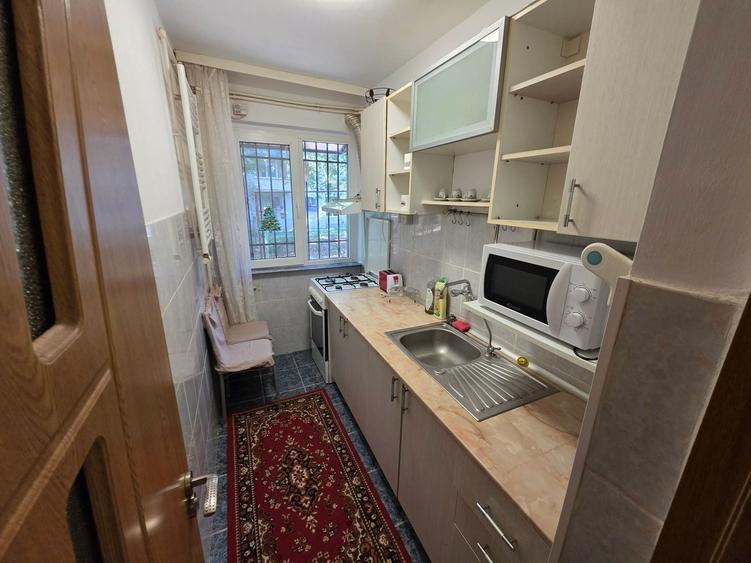 Apartament cu 2 camere semidecomandat, mobilat în Tomis Nord