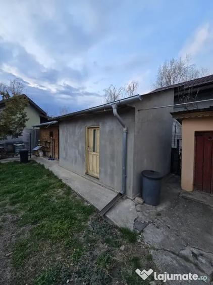 Casă cu 3 camere cu Teren 240 Mp în 23 August