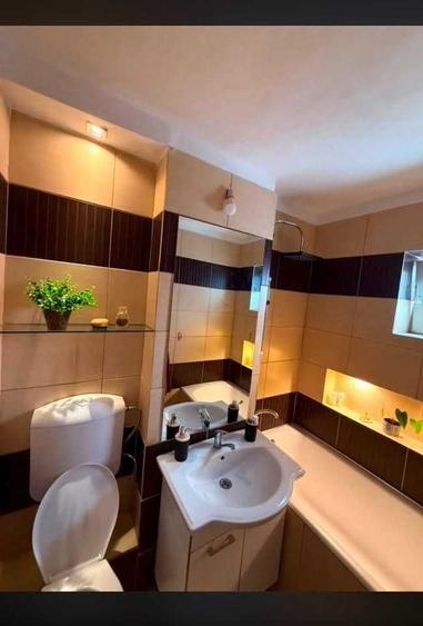 Apartament cu 3 camere decomandat în Careiului