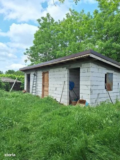 Casă cu 3 camere cu Teren 2420 Mp în Aprozi